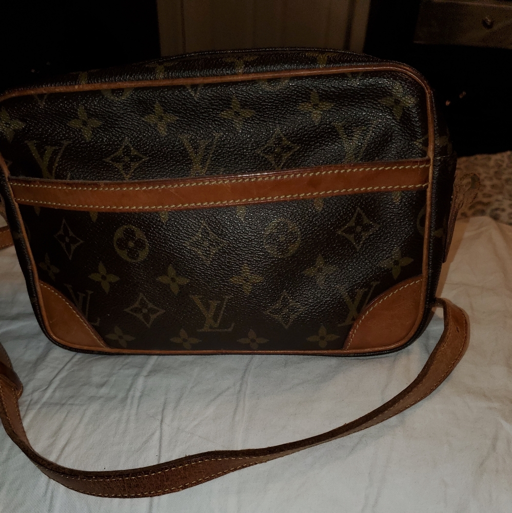 LV PURSE